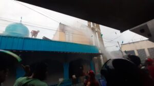 Kobaran Api Melahap Rumah Penjaga Langgar Al Muhajirin Di Jalan Ahmad Dahlan Kota Samarinda Minggu Sore (19/02/2023)