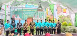 Wali Kota Samarinda Andi Harun (tengah) Menghadiri Kegiatan MTQ ke-53 Tingkat Kecamatan Samarinda Ilir.
