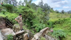 Wali Kota Samarinda, Andi Harun Tinjau Lokasi Longsor Perumahan Korem.