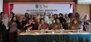 Foto: Suasana pelatihan dan sertifikasi kompetensi kerja penjamah makan yang dilaksanakan oleh Dinas Pariwisata Kukar.(Ist)