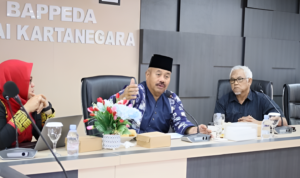 Foto: Bupati Kukar Edi Damansyah, sambut kedatangan Tim Ahli Universitas Gadjah Mada (UGM).