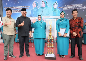 Foto: Bupati Kukar, Edi Damansyah hadiri pentupan peringatan HKG-PKK di Kota Bangun.(Ist)