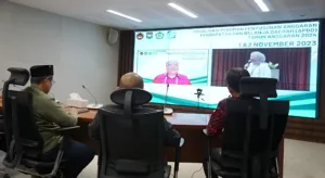 Foto: Perwakilan Pemkab Kukar mengikuti sosialisasi pedoman penyusunan APBD 2023 secara virtual.(Ist)