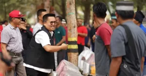 Foto: Wabup Kukar Rendi Solihin, Salurkan Bantuan di Samboja Barat.(Ist)